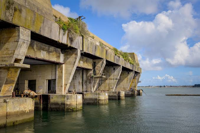 Le bloc K3 de la base sous-marine de Keroman à Lorient, colossal bunker de béton construit pour les U-Boote nazis