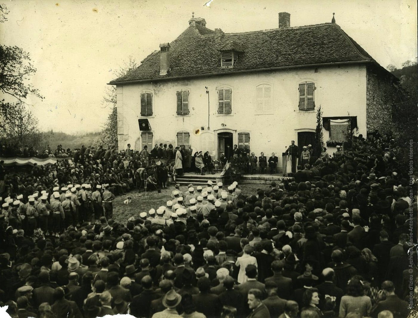 La Maison d'Izieu, mémorial des enfants juifs exterminés, dans son paysage paisible de l'Ain