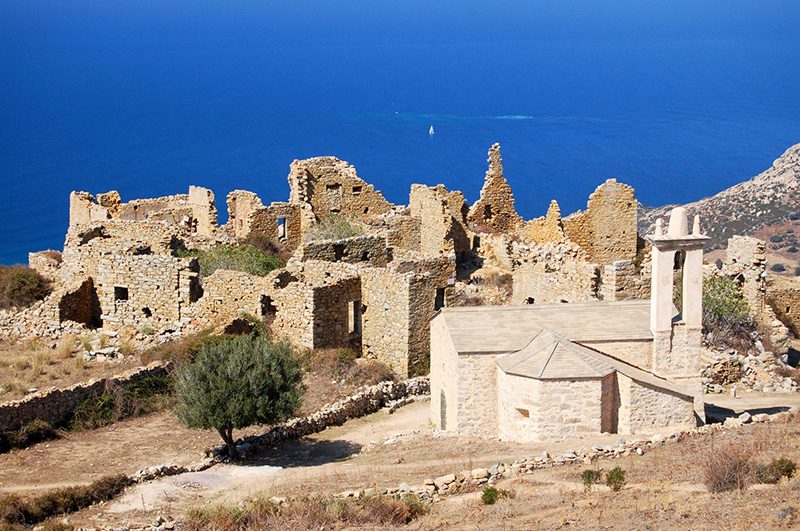 Les ruines du village abandonné d'Occi, perché au-dessus de la baie de Calvi en Balagne