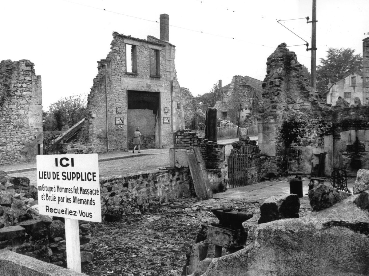 Les ruines de la rue principale d'Oradour-sur-Glane, conservées depuis 1944