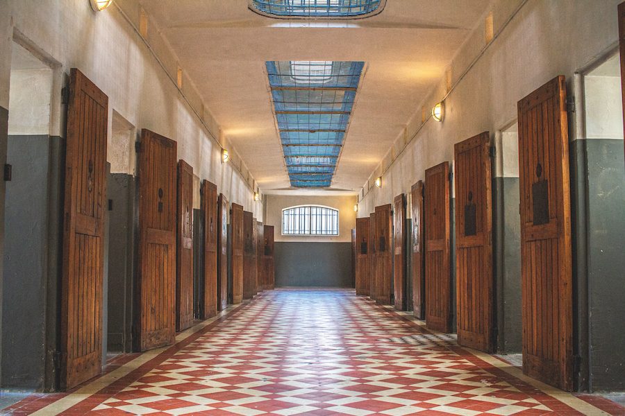 La cour et les cellules de la prison de Montluc à Lyon, mémorial national de la Résistance et de la déportation